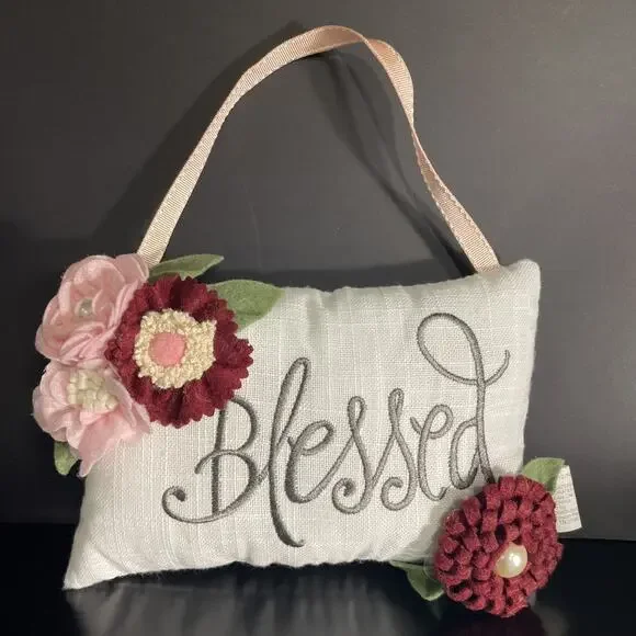 BLESSED Pillow Door Hanger 7”x 5” White Linen Pink and Burgundy Felt Flowers - Picture 1 of 9